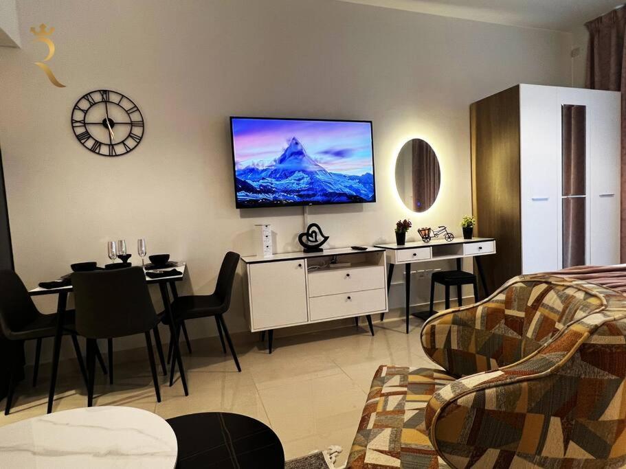 Appartamento Studio Escape In Al Reem Oasis Euphoria Abu Dhabi Esterno foto